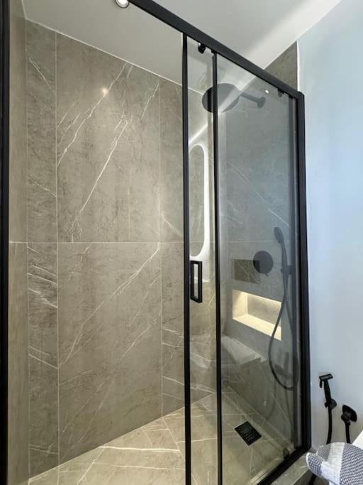 Bluemotion - Centralsuite 6Β Pireus Exteriör bild